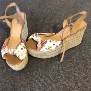 Floral wedges